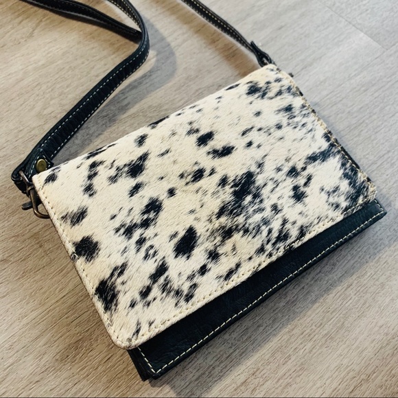 Morales Hari Handbags - Cowhide crossbody 100% leather